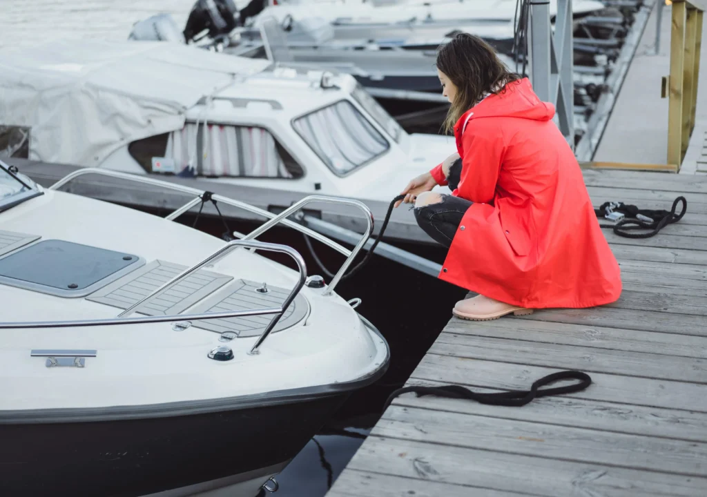 Boat cleaning service in inland freshwater marina